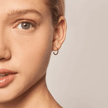 Load image into Gallery viewer, Letter G earrings